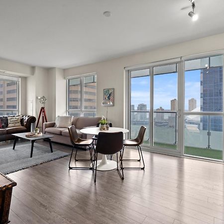 Globalstay Modern Downtown Apartment Торонто Экстерьер фото
