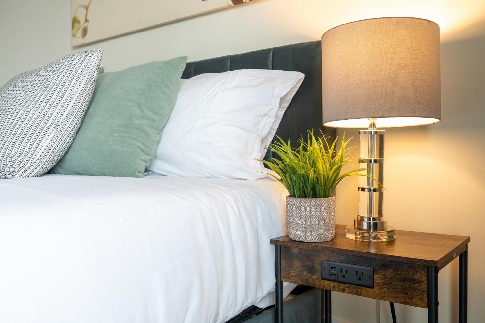 Globalstay Modern Downtown Apartment Торонто Экстерьер фото