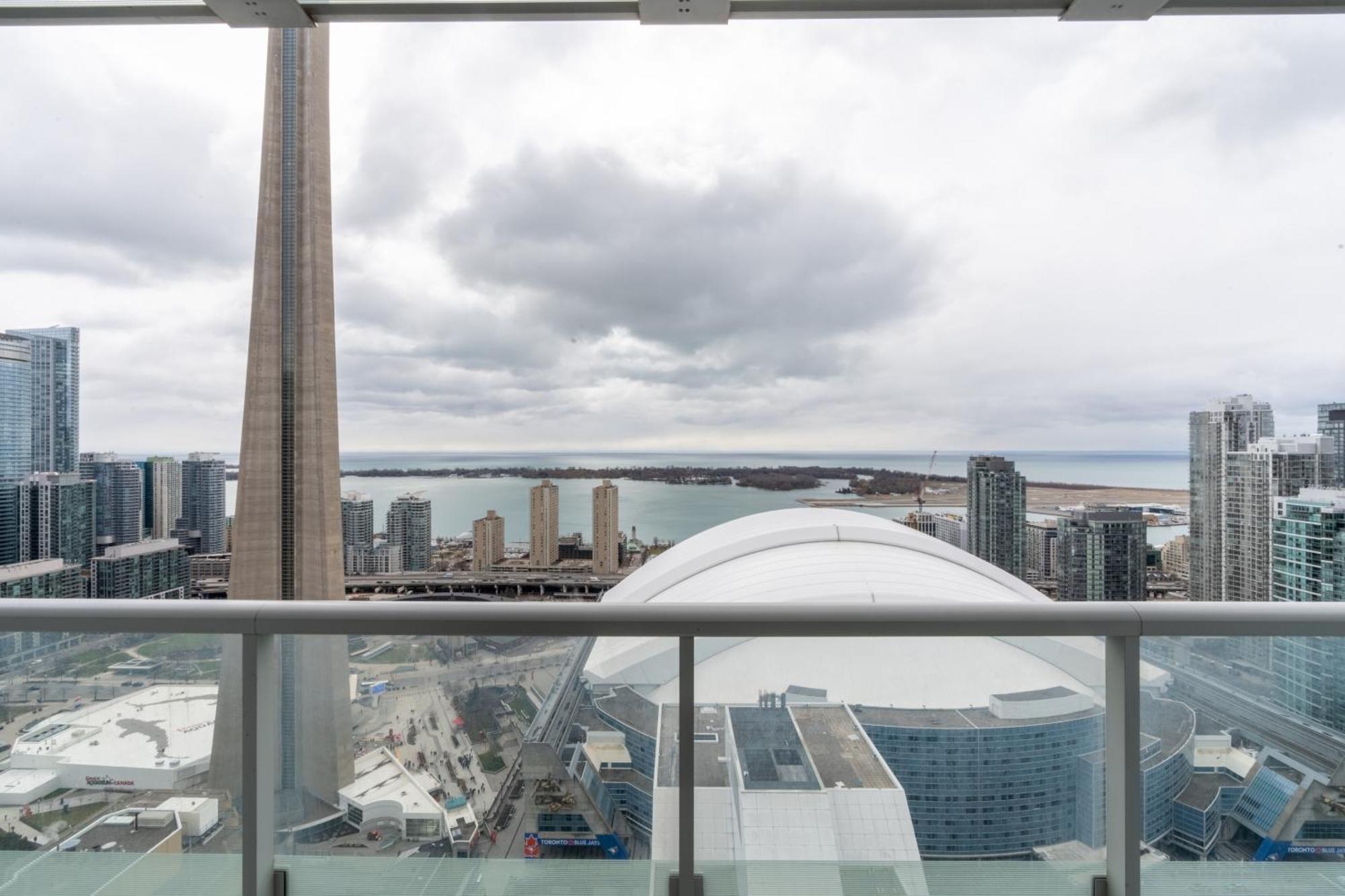 Globalstay Modern Downtown Apartment Торонто Экстерьер фото