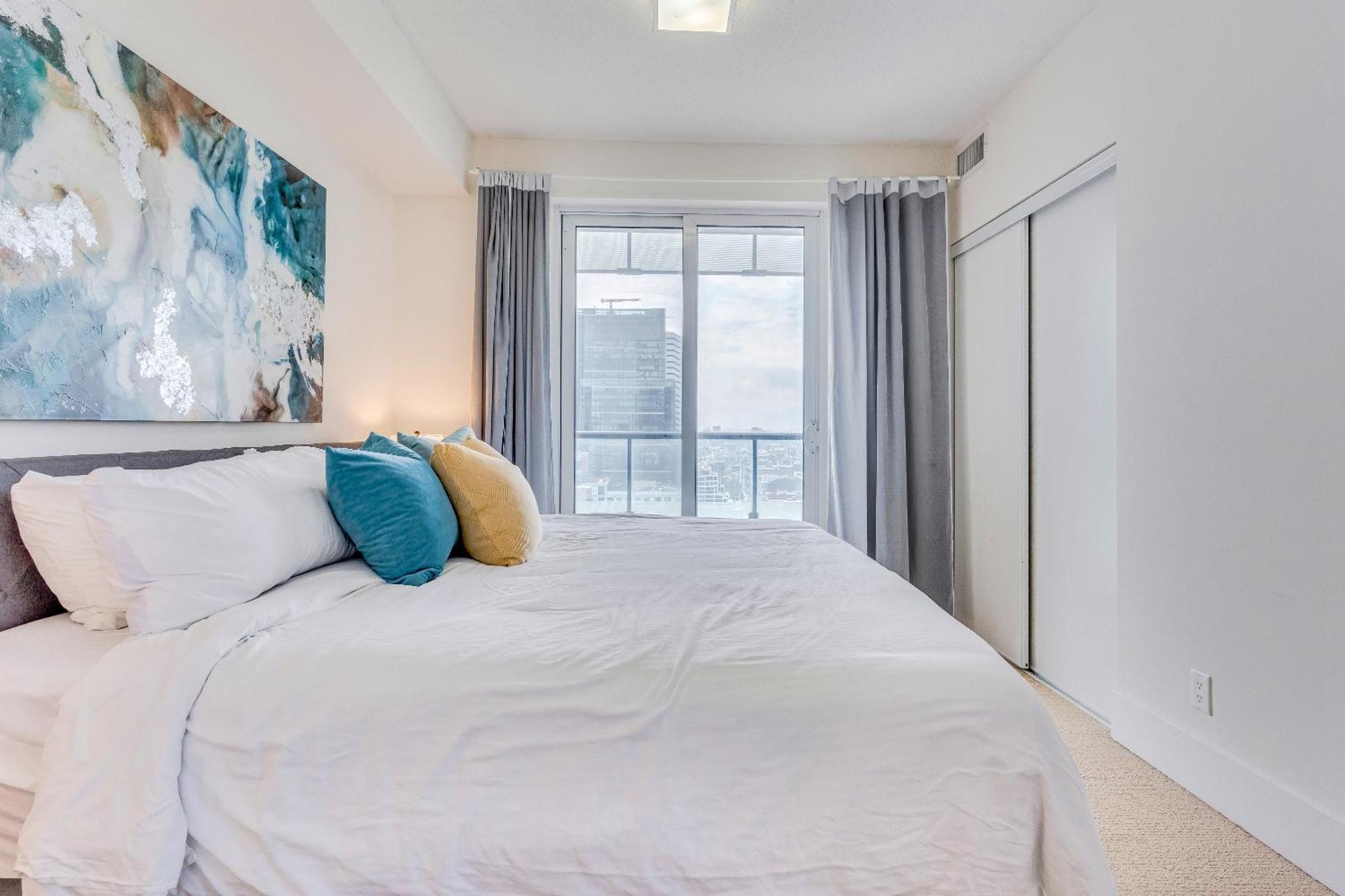 Globalstay Modern Downtown Apartment Торонто Экстерьер фото