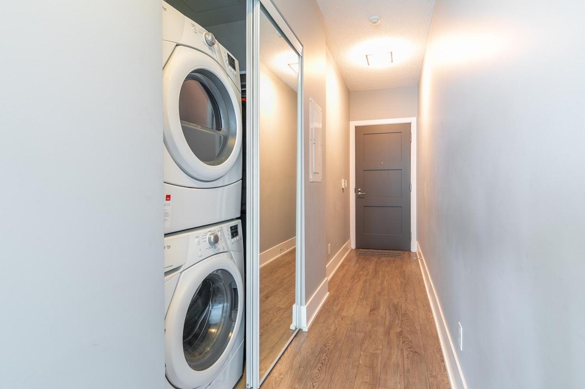 Globalstay Modern Downtown Apartment Торонто Экстерьер фото