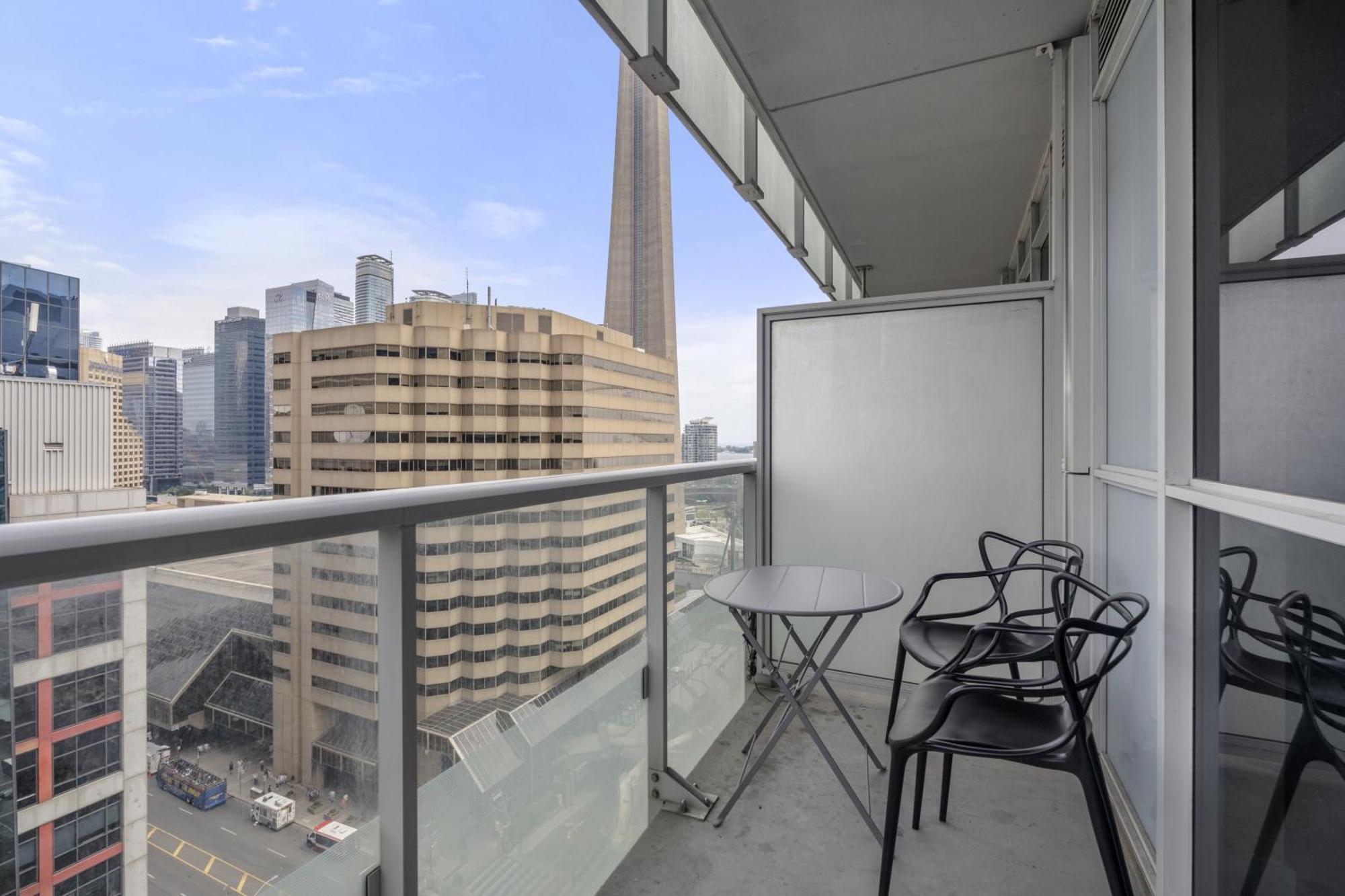 Globalstay Modern Downtown Apartment Торонто Экстерьер фото
