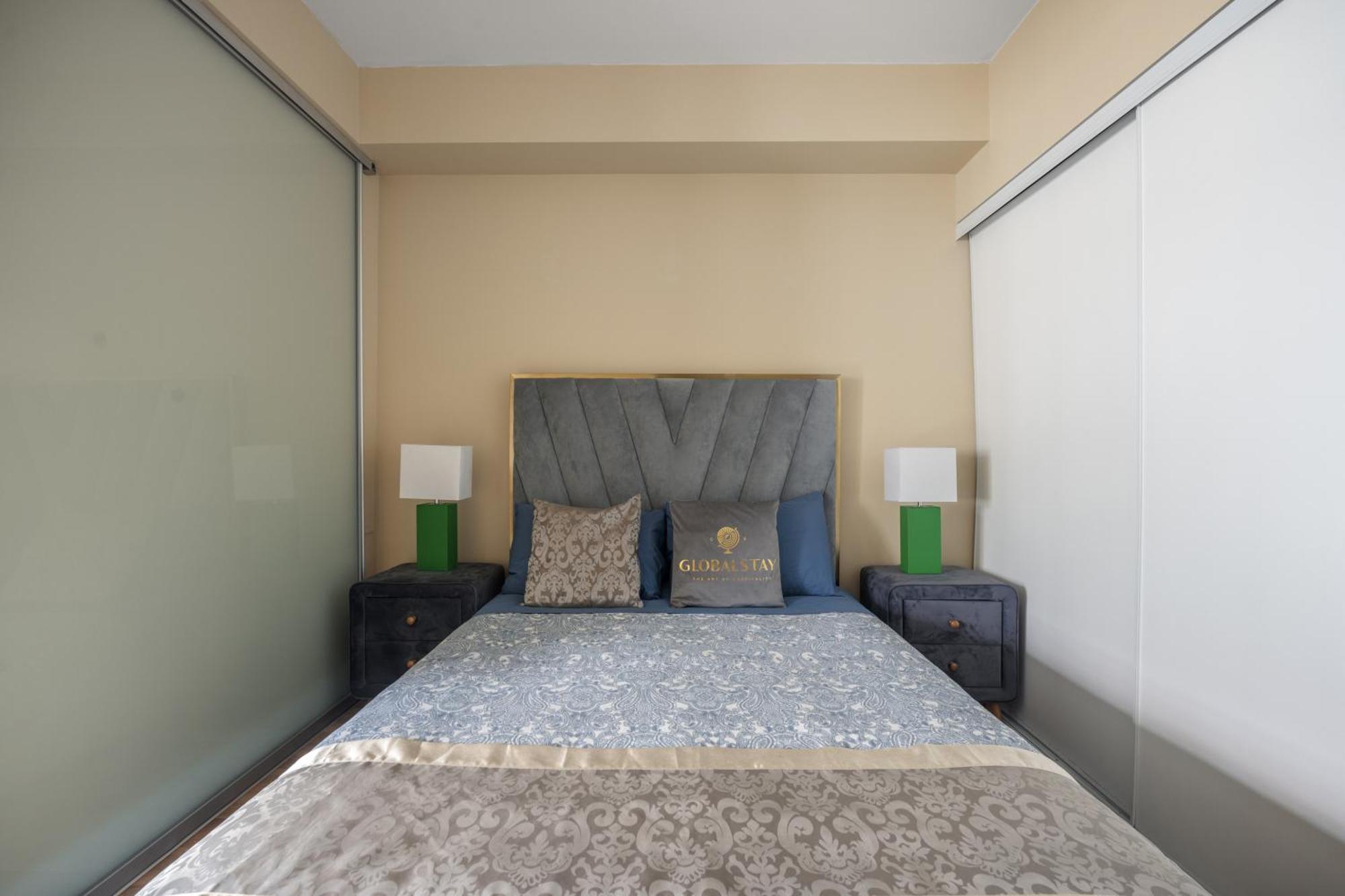 Globalstay Modern Downtown Apartment Торонто Экстерьер фото