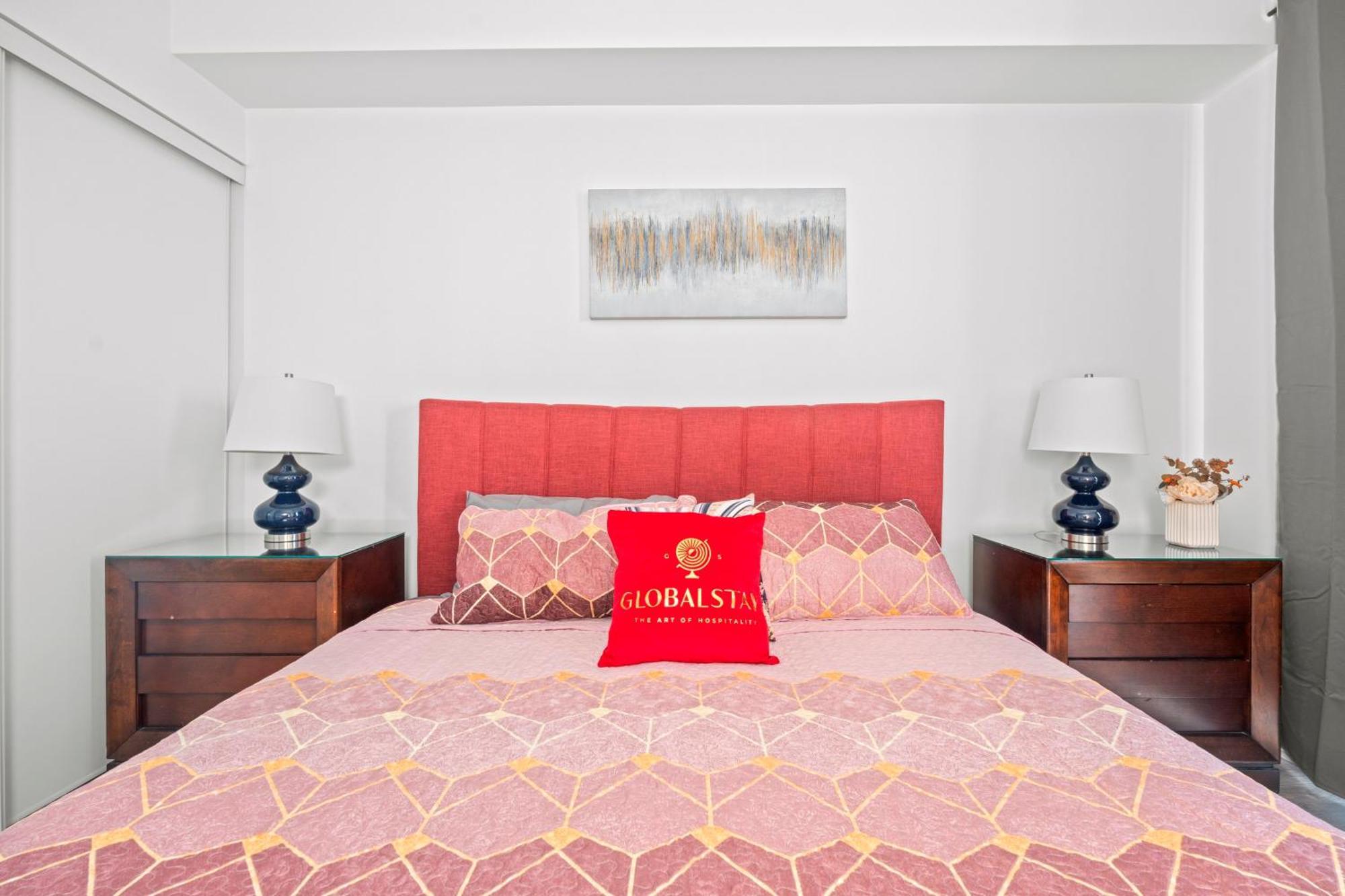 Globalstay Modern Downtown Apartment Торонто Экстерьер фото