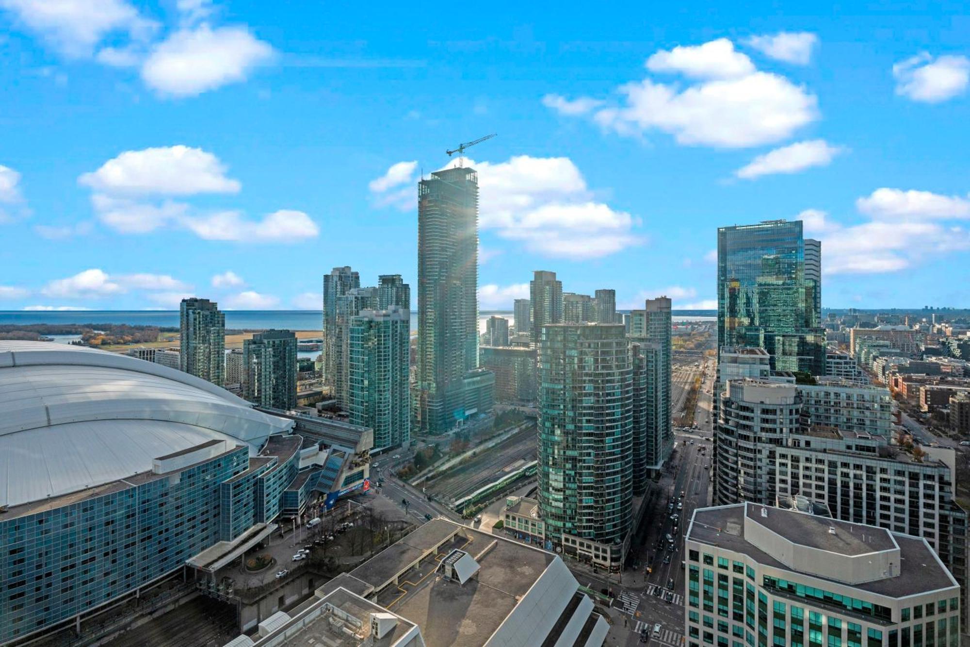 Globalstay Modern Downtown Apartment Торонто Экстерьер фото