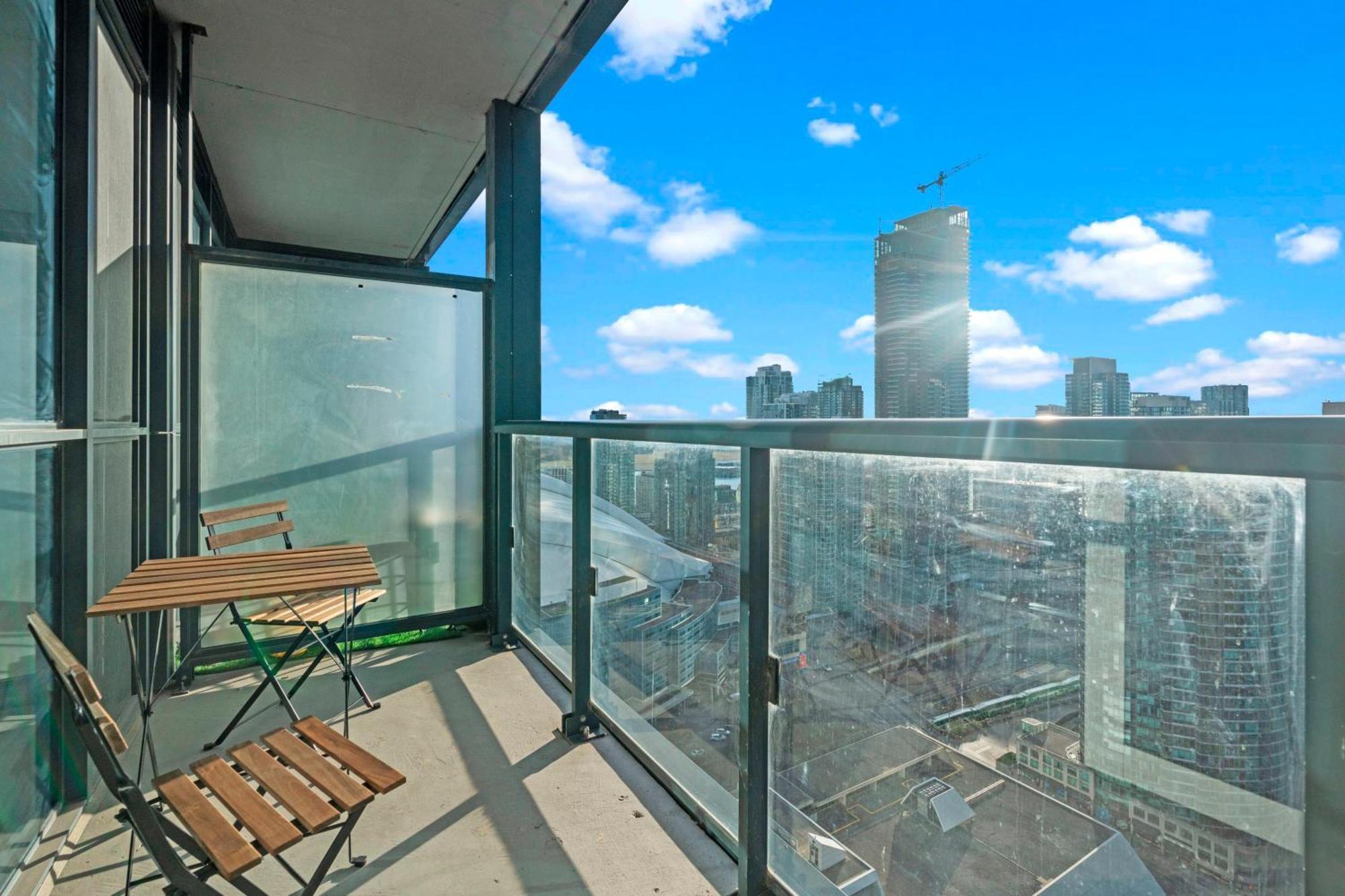 Globalstay Modern Downtown Apartment Торонто Экстерьер фото
