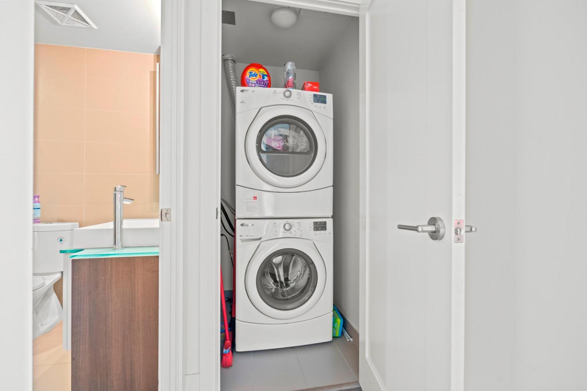 Globalstay Modern Downtown Apartment Торонто Экстерьер фото