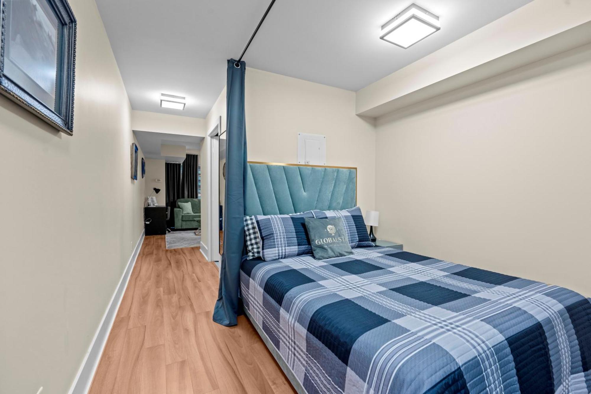 Globalstay Modern Downtown Apartment Торонто Экстерьер фото
