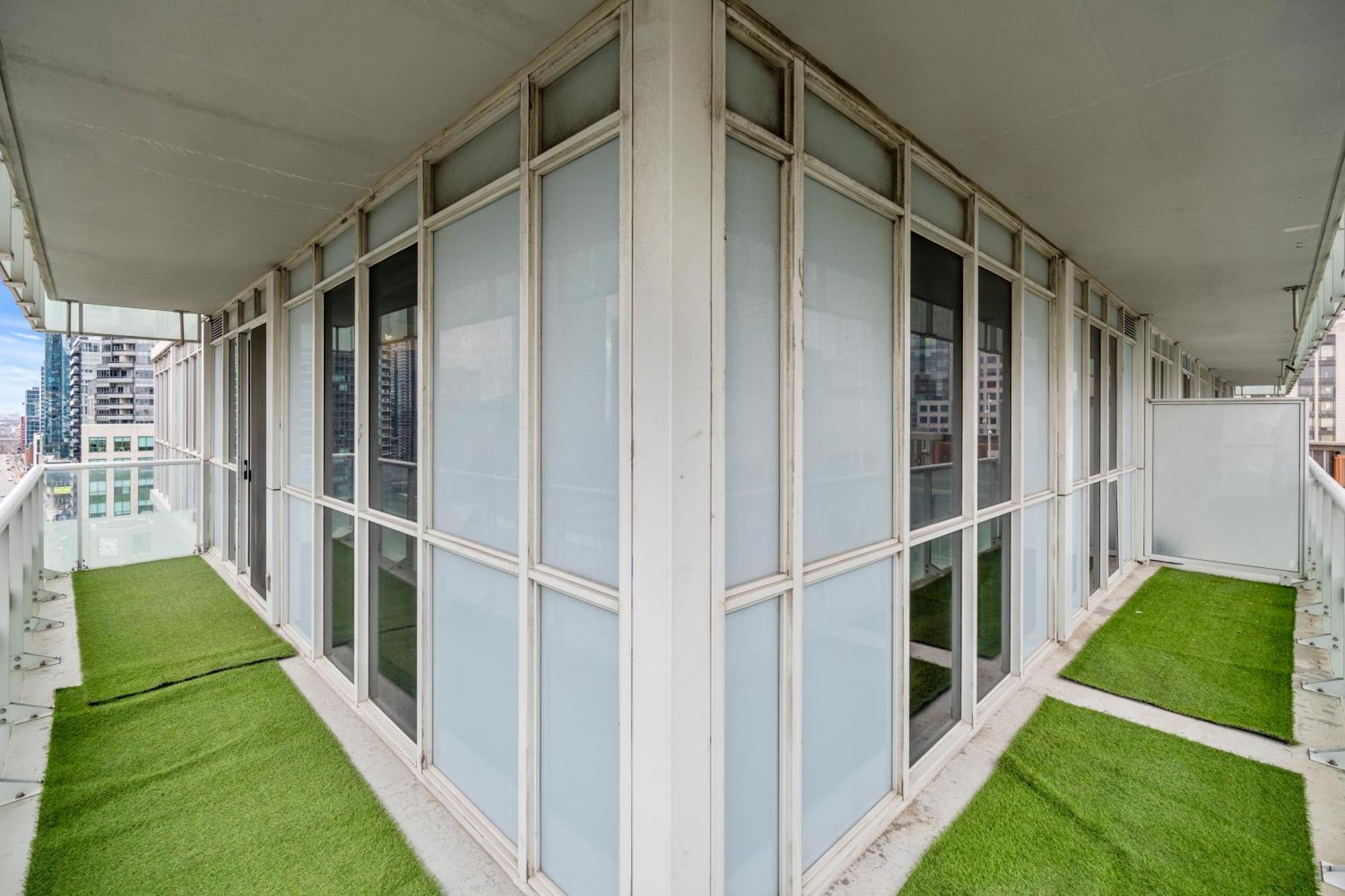 Globalstay Modern Downtown Apartment Торонто Экстерьер фото