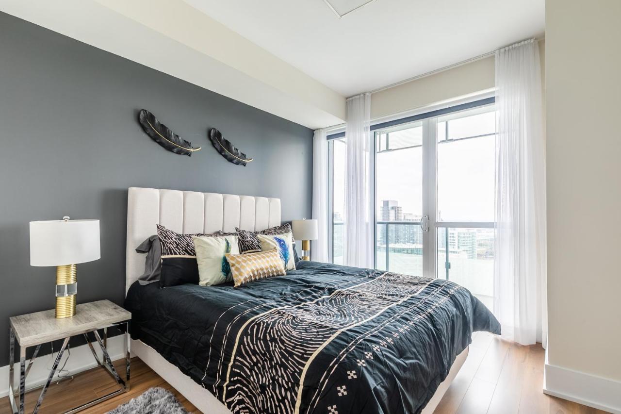 Globalstay Modern Downtown Apartment Торонто Экстерьер фото